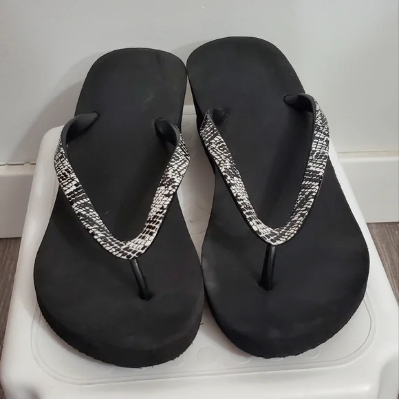 Slippers - Picture 2 of 2